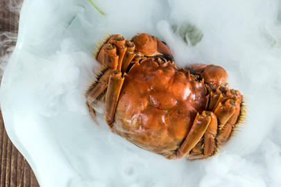 北京华尔道夫酒店紫金阁中餐厅推出金秋蟹宴：金叶秋实 食蟹正当时