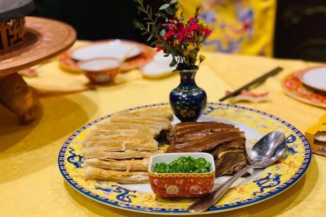 香薰鹿肉乾隆御饼,鹿肉可是白家大院的招牌菜之一,有补脾,益气,温肾