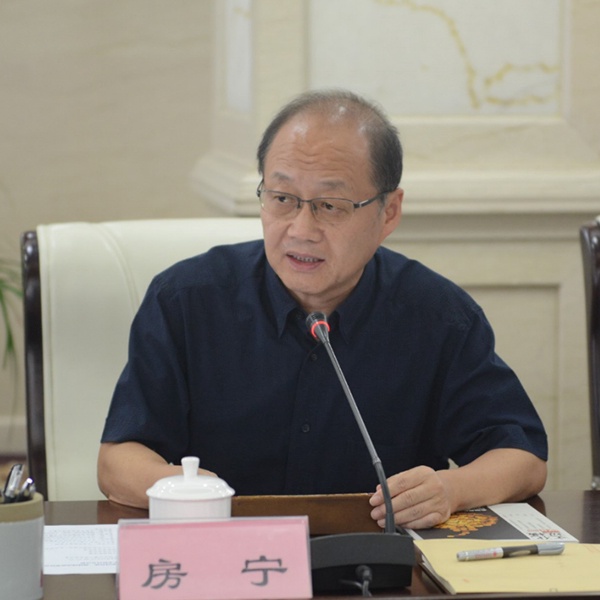 中国社会科学院政治学所所长房宁,上海市委宣传部原副部长潘世伟,北京